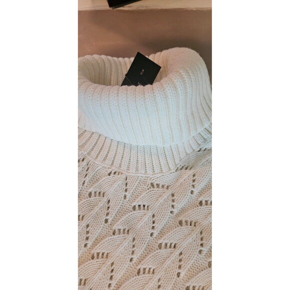 NWT BCBG MAXAXRIA TURTLE NECK OFF WHITE PONCHO - Picture 6 of 7